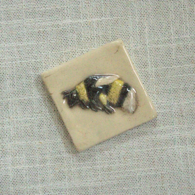 Bumble bee 2-inch ceramic accent tile