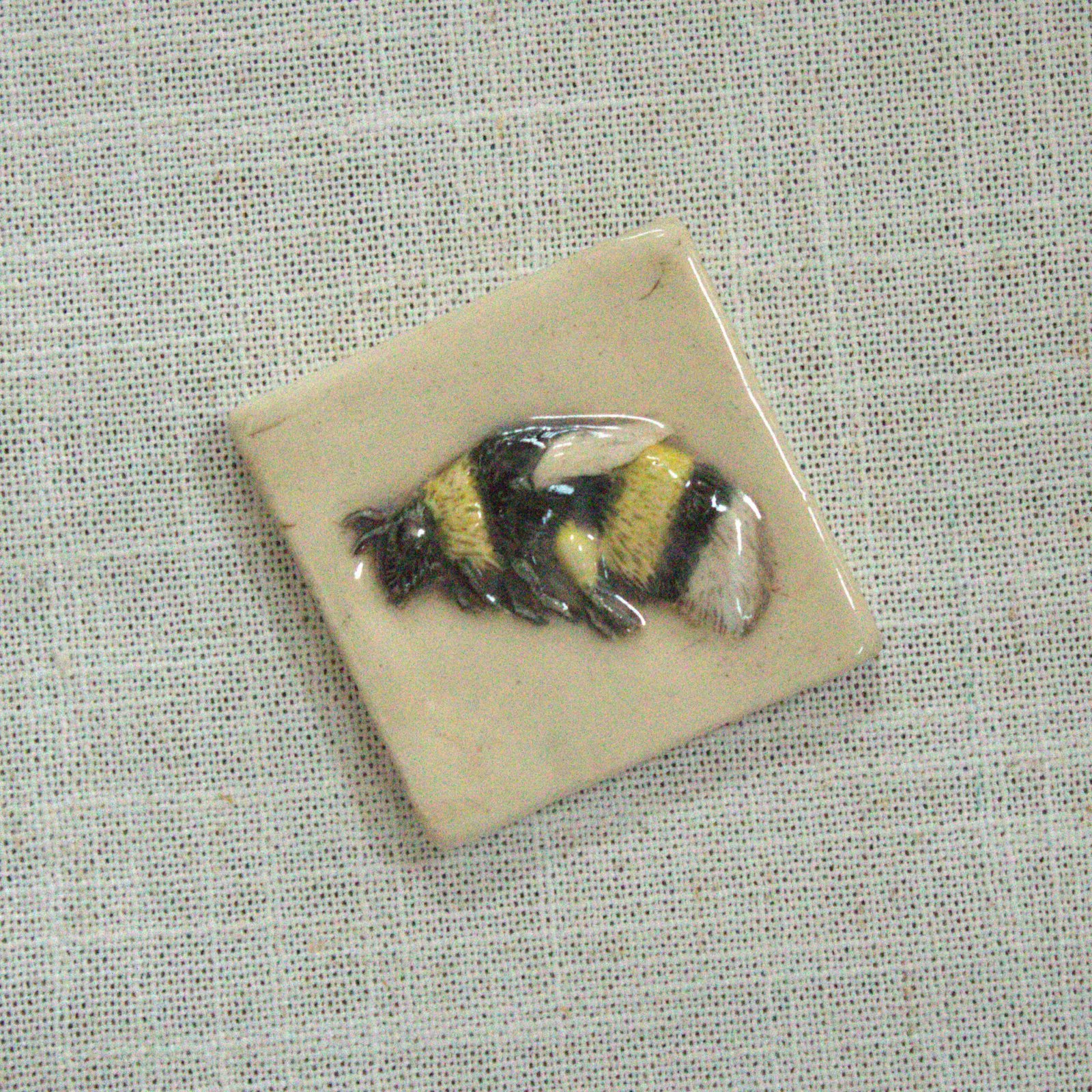 Bumble bee 2-inch ceramic accent tile